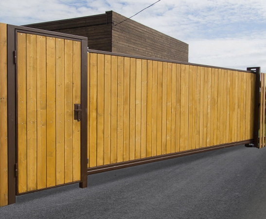 Деревянные ворота в Черкесске